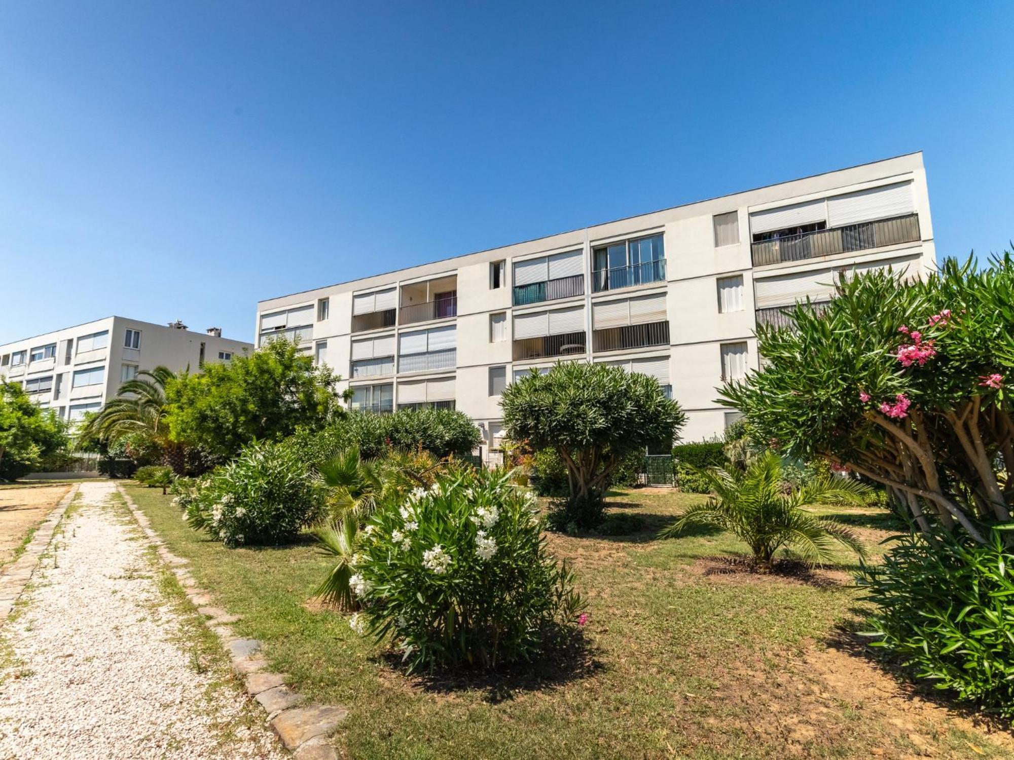 Apartment Les Roses Lauriers By Interhome Le Lavandou Eksteriør bilde
