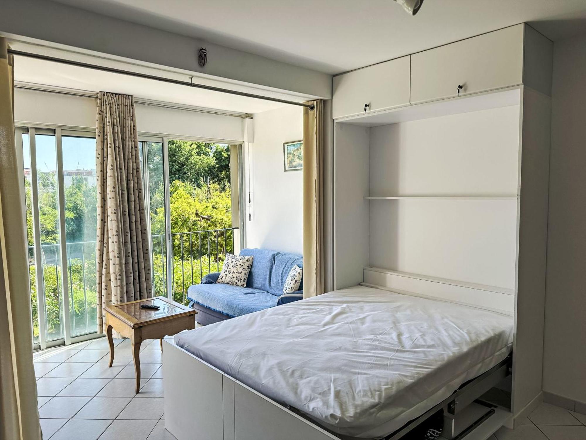 Apartment Les Roses Lauriers By Interhome Le Lavandou Eksteriør bilde